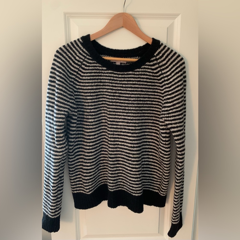 Like new- Banana Republic sweater